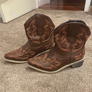 Women’s Brown Western Cowboy Boots with Contrast Stitching